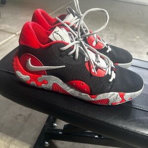 Paul George Nike basketball shoes size 9.5